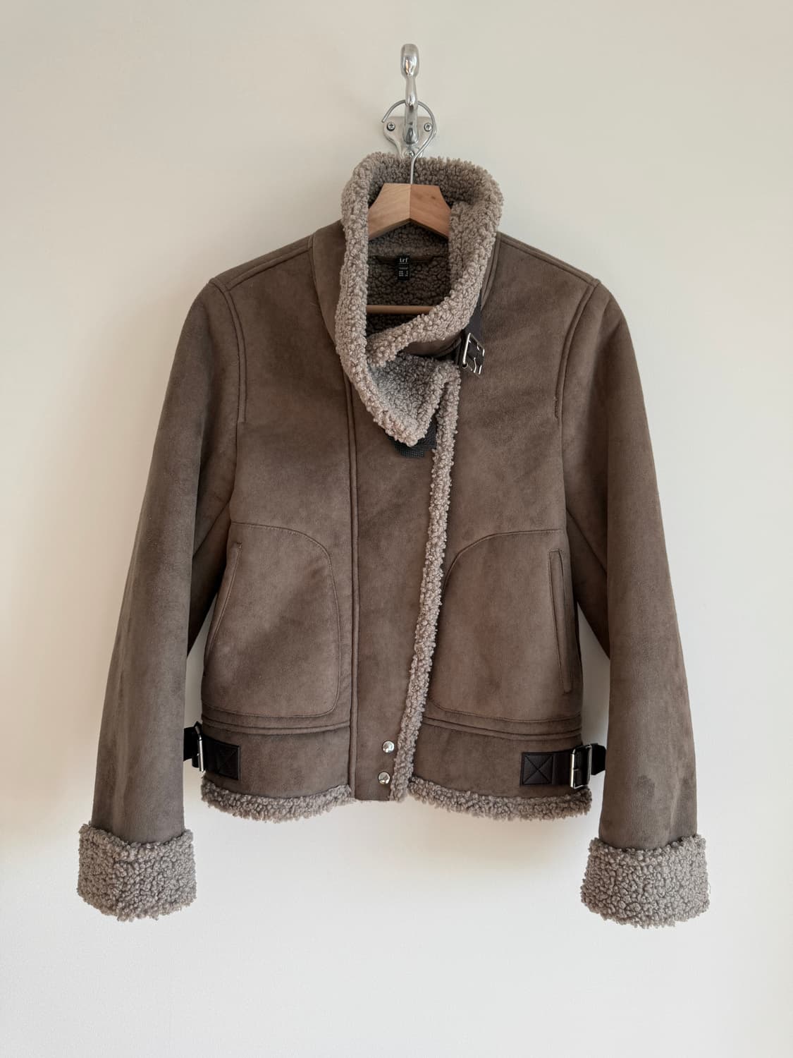 자라(ZARA) trf 에코 스웨이드 무스탕 상품이미지1