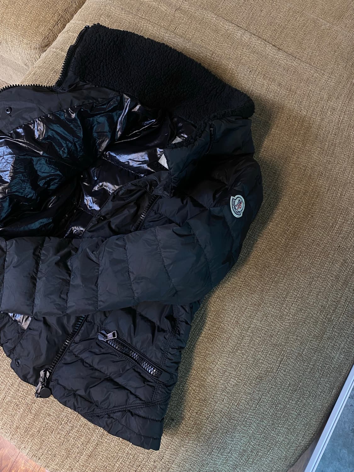 몽클레르 몽클레어 프레네 블랙 양털 카라 다운패딩 상품이미지5