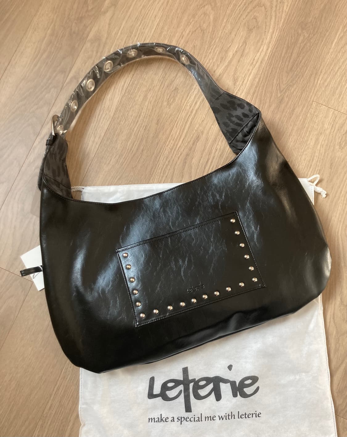 레터리 STUD BUCKLE REVERSIBLE SHOULDER BAG_ 상품이미지4