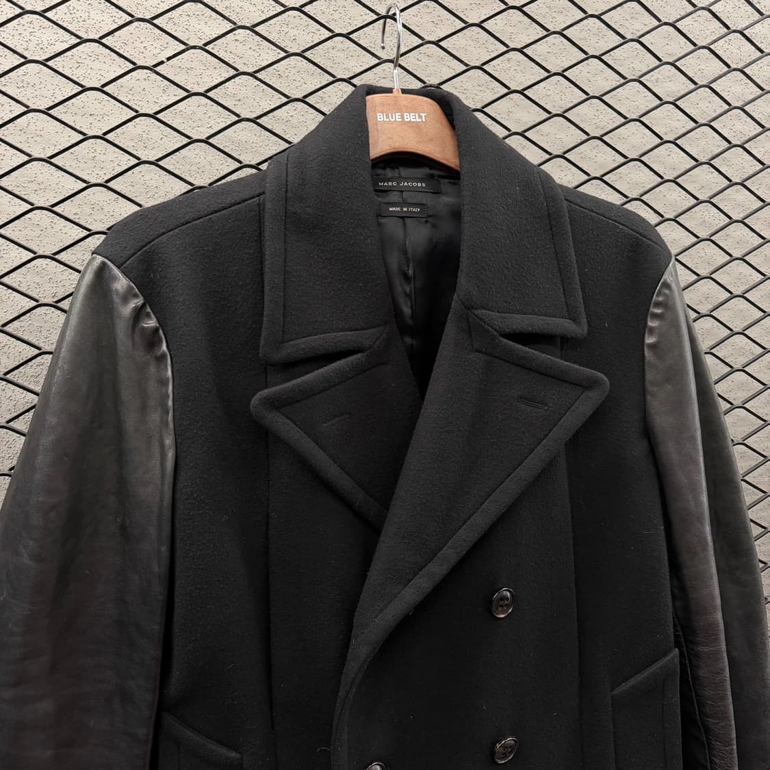 MARC JACOBS 마크제이콥스 울 피코트 레더 패널링 빅포켓 디테일 상품이미지4