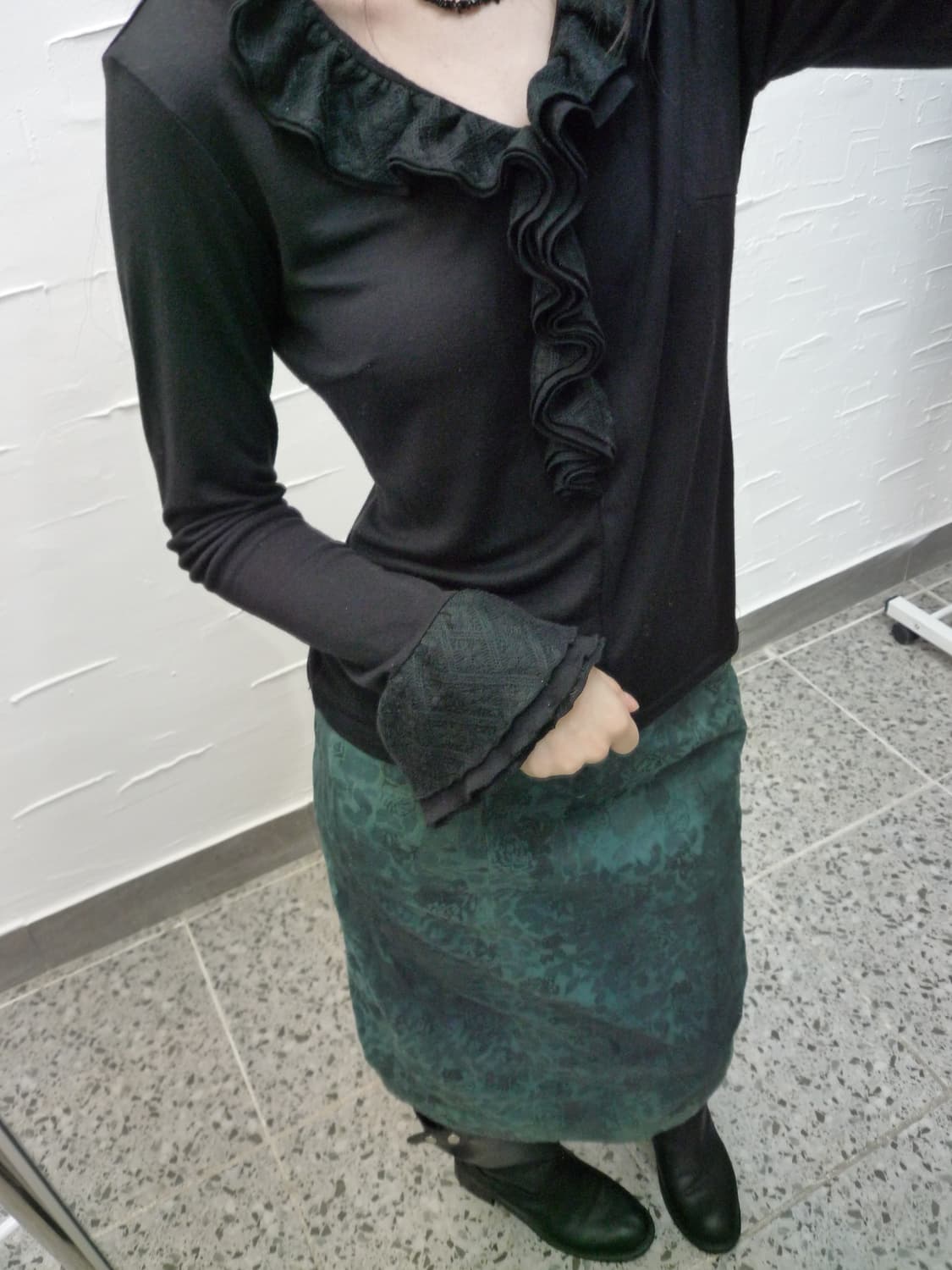 Frill black long sleeve 상품이미지1