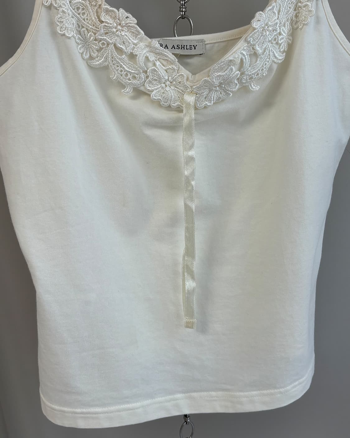 LAURA ASHLEY creamy lace strap sleeveles 상품이미지5