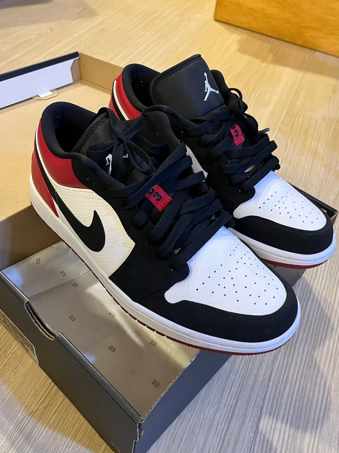 (270) 조던 1 로우 블랙토 스웨이드 1회 착용 상품이미지1