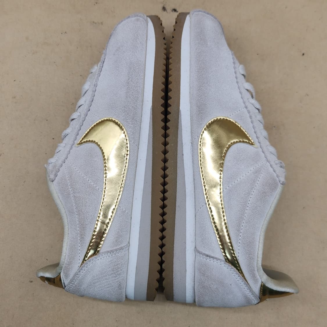 나이키 코르테즈 스웨이드 골드 여성운동화230  상품이미지5