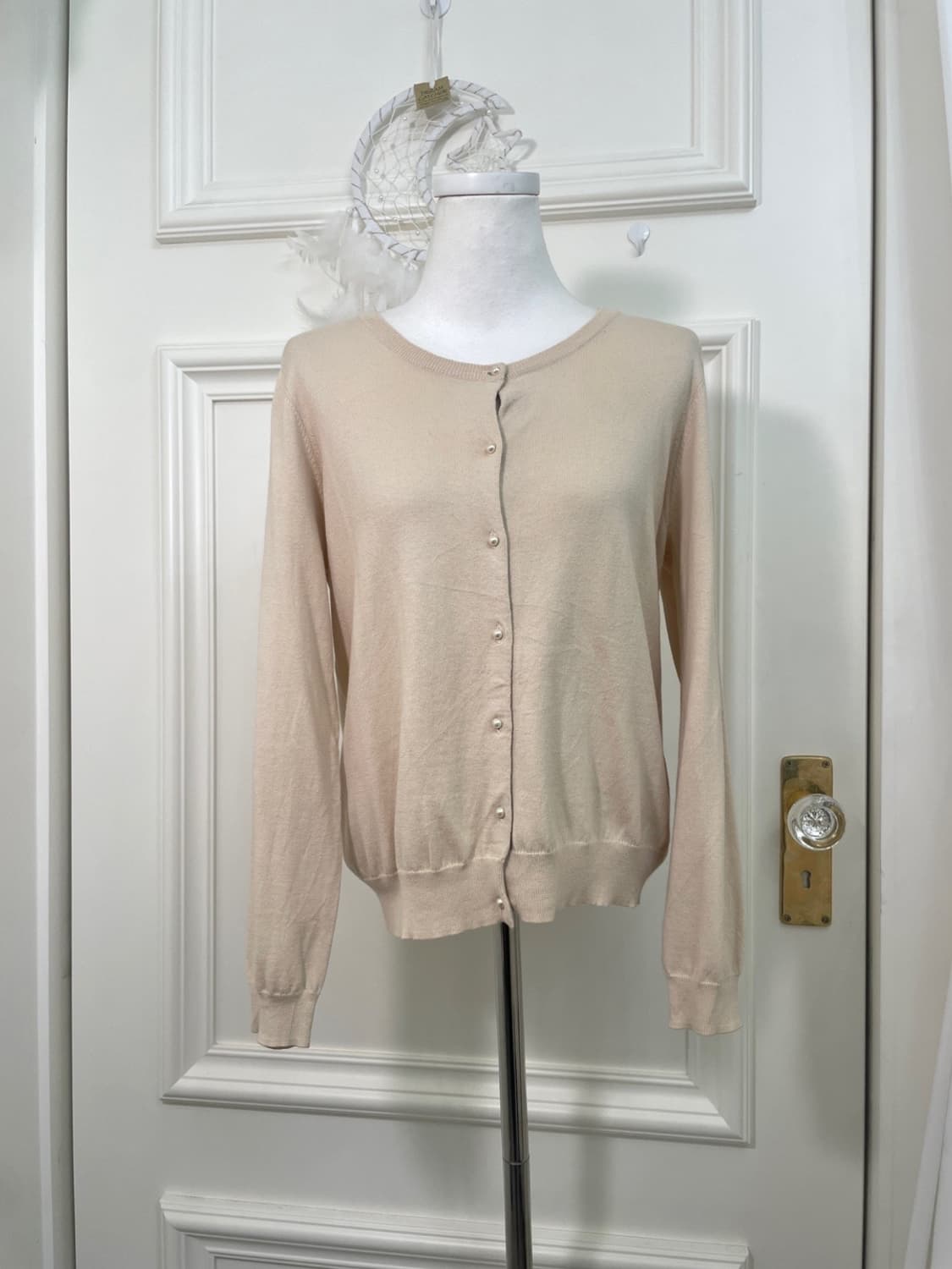 creambeige basic pearl button cardigan 상품이미지1
