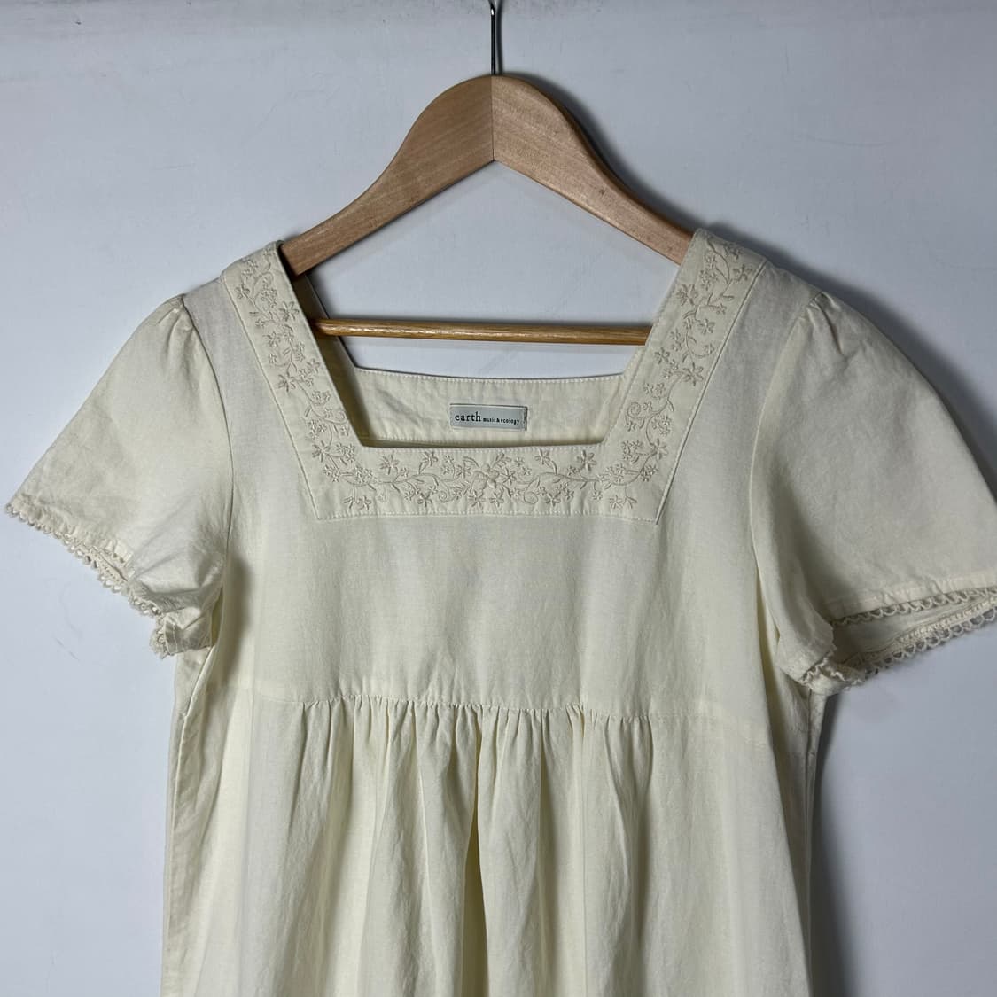 [earth Music&ecology] 모리걸 플라워자수 원피스 상품이미지2