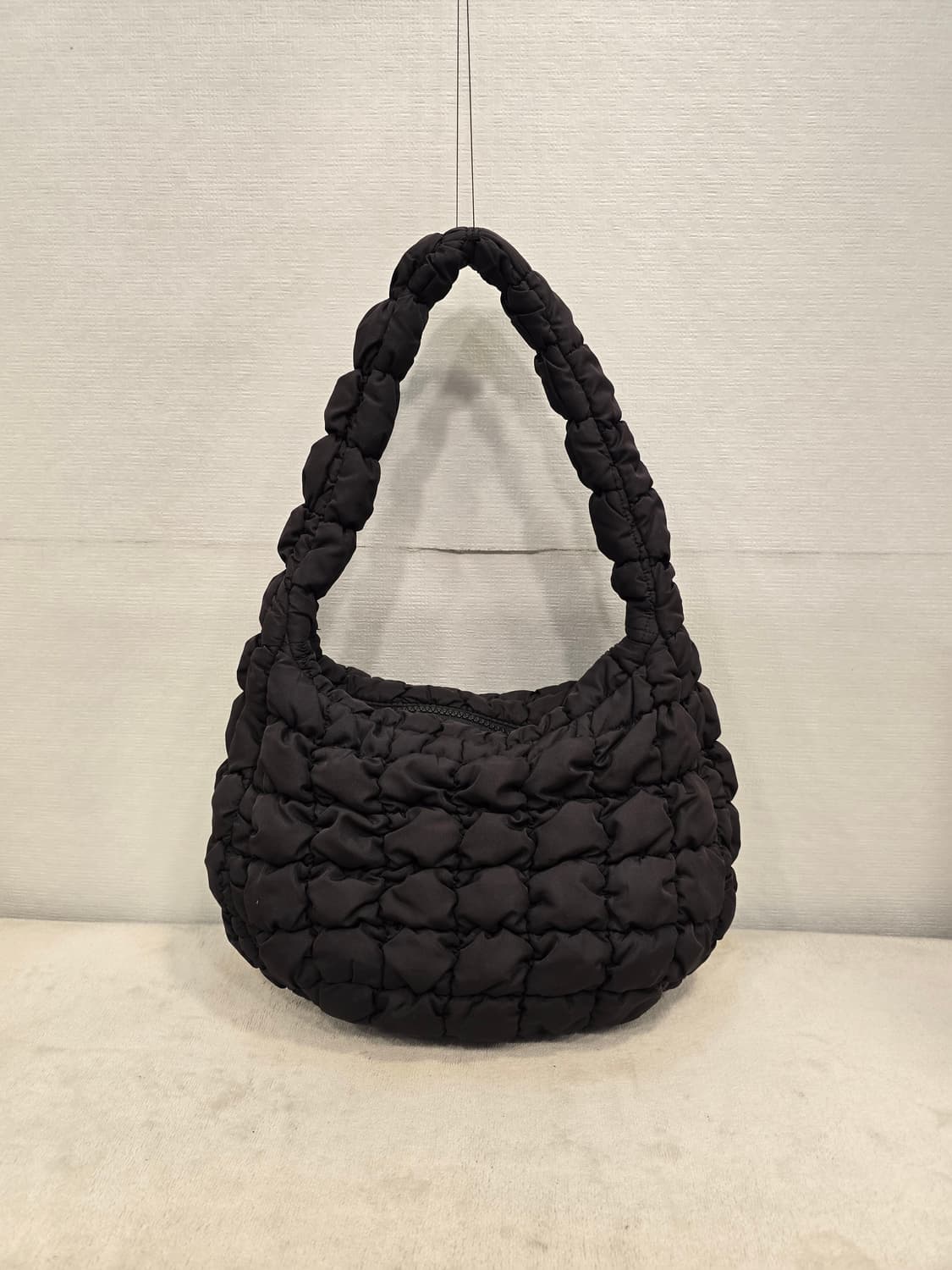 COS 코스 퀼티드 구름백 숄더백 블랙 상품이미지1