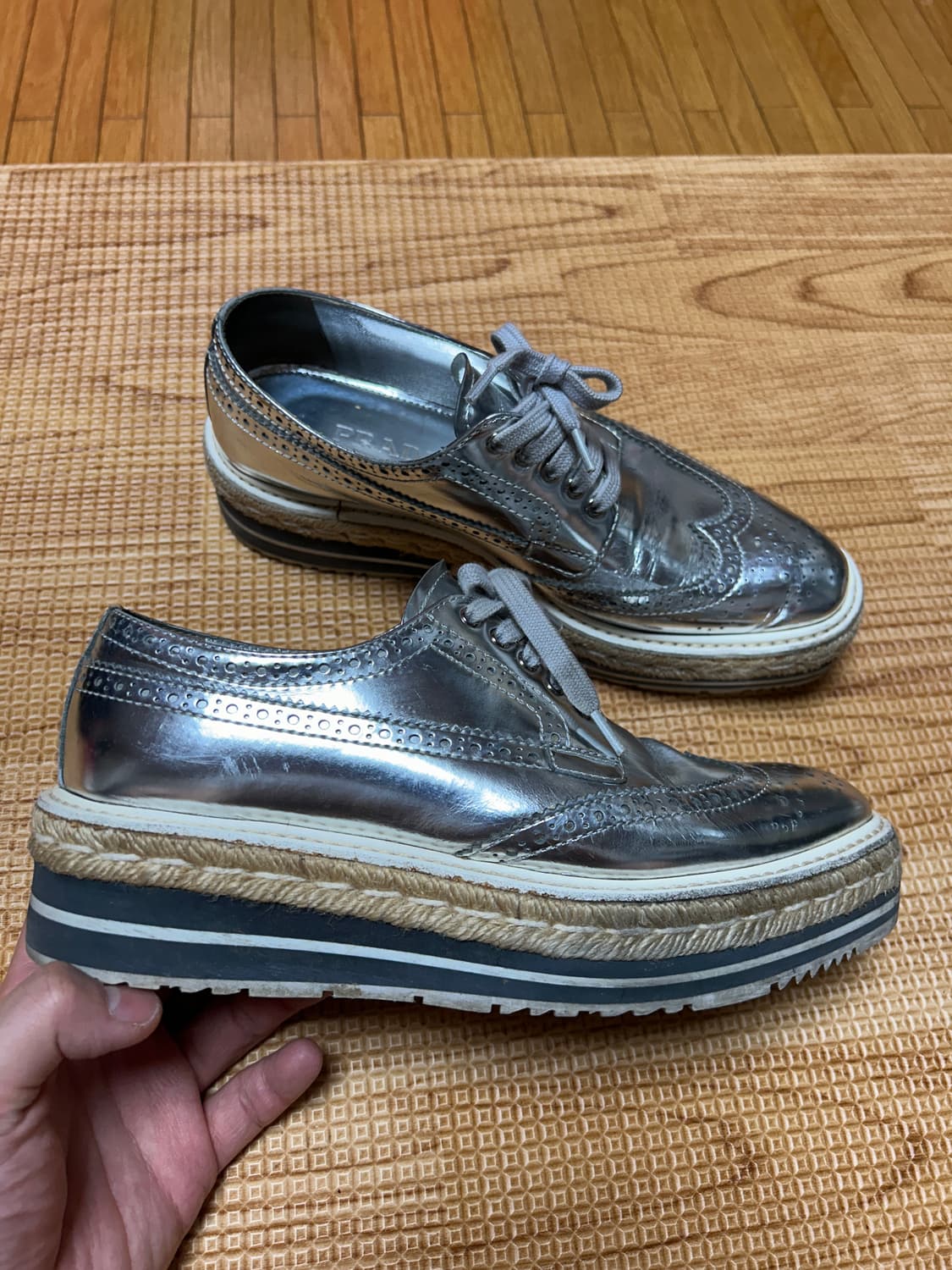 프라다 윙팁 클리퍼 상품이미지2