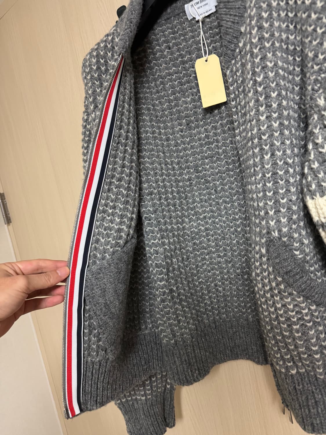 톰브라운 4bar 아이리쉬 울 니트 봄버 자켓 상품이미지4