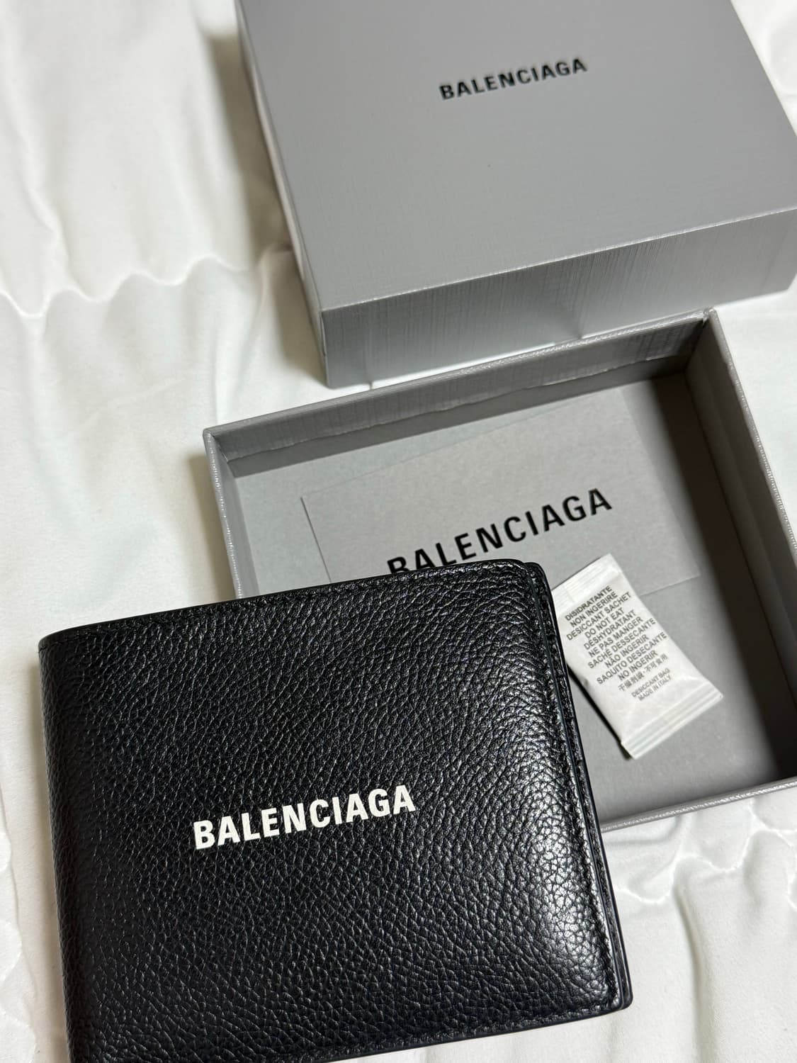 발렌시아가 카프스킨 반지갑 상품이미지1