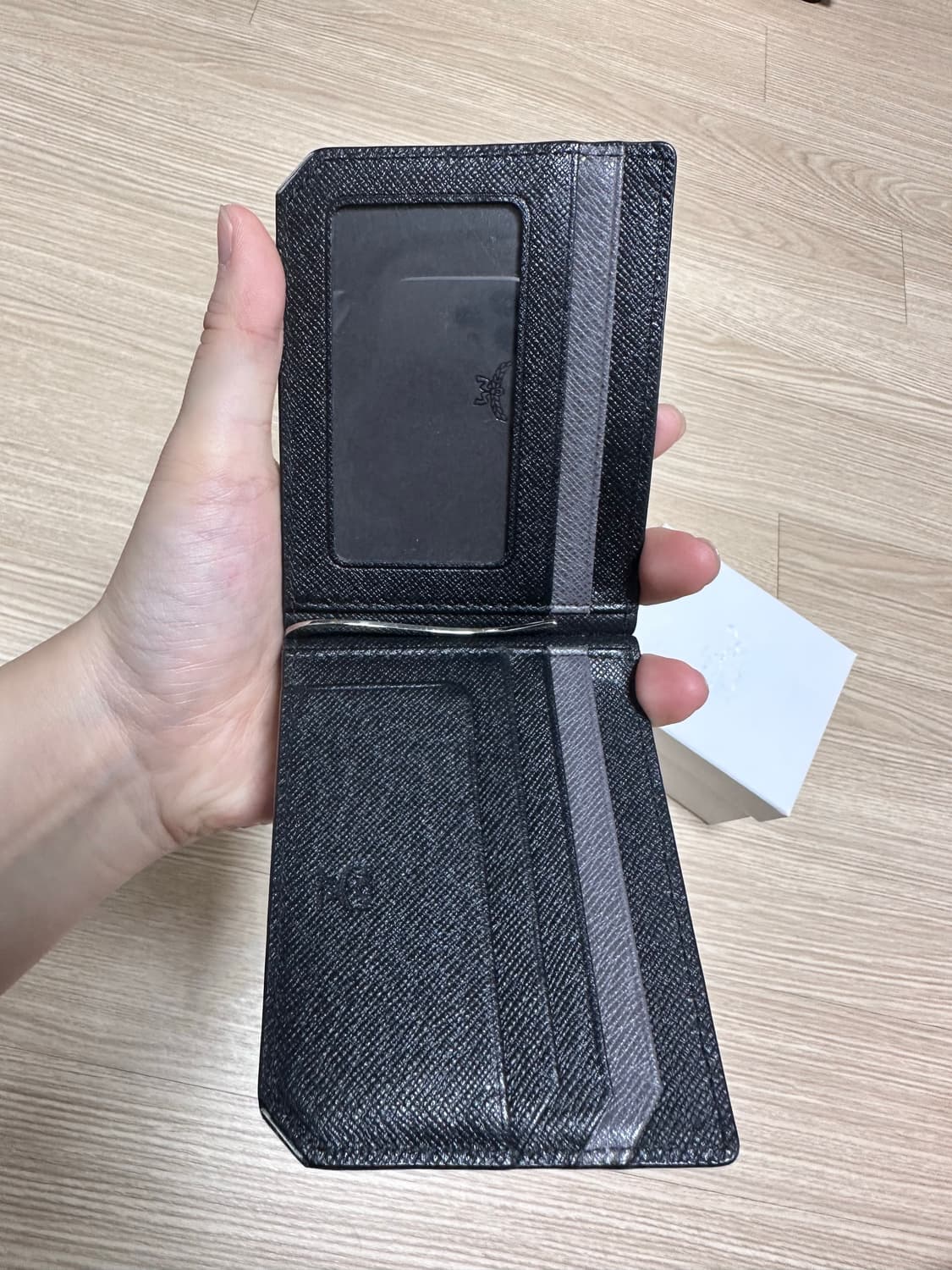 MCM 반지갑 블랙 색상 상품이미지3