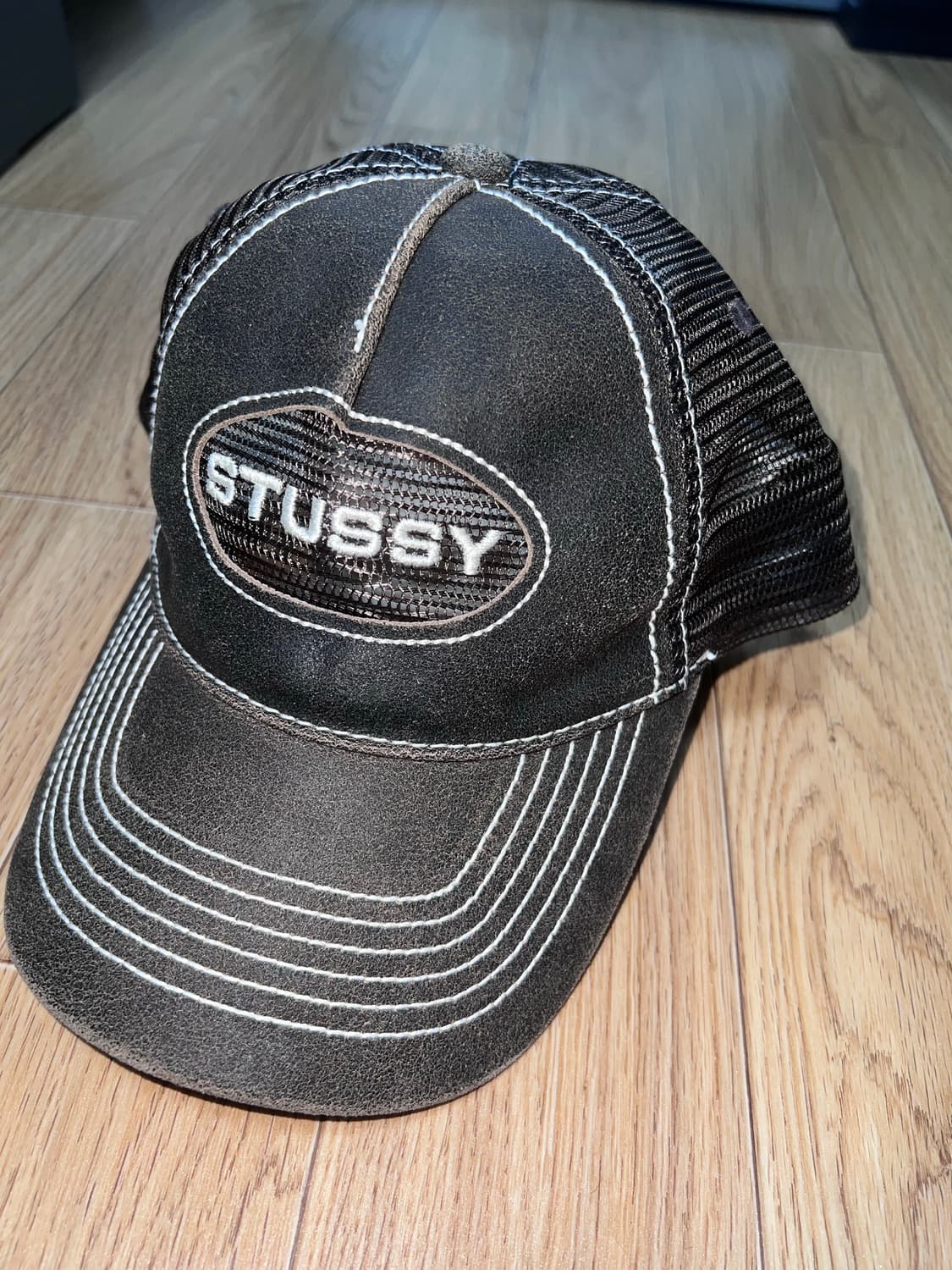 스투시 로우 프로 트러커 컷아웃 레더 스냅백 브라운 상품이미지1