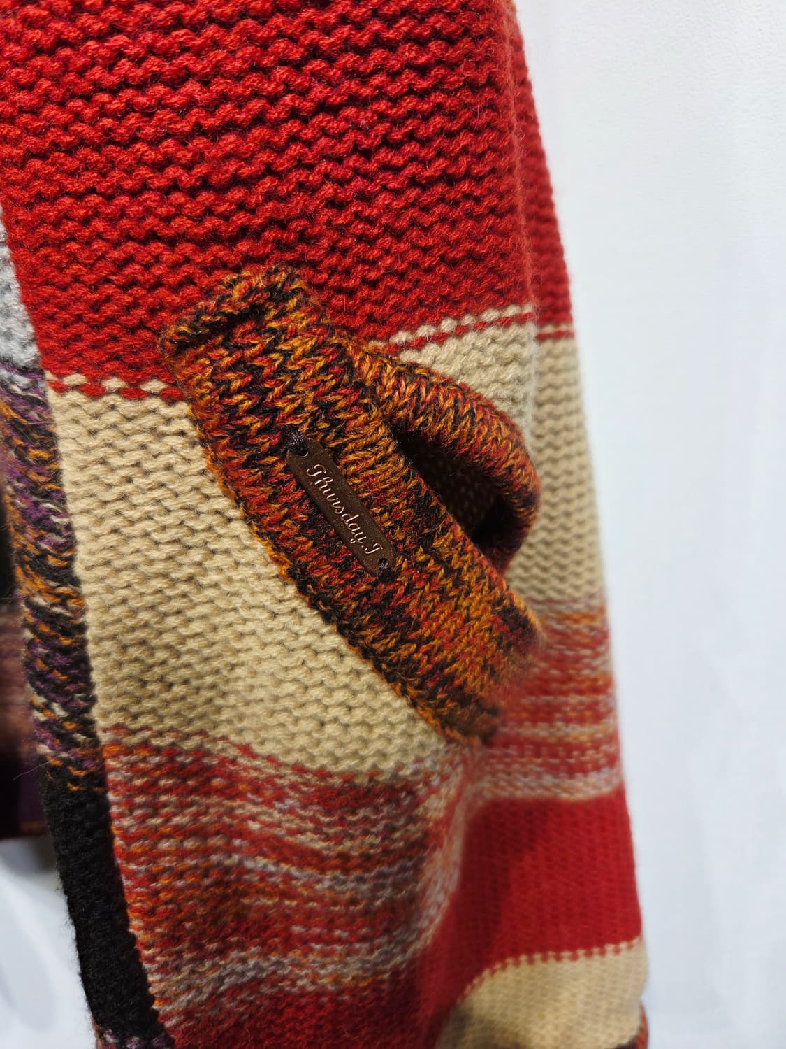 써스데이 아일랜드 에스닉 니트 퍼 케이프_90 상품이미지5