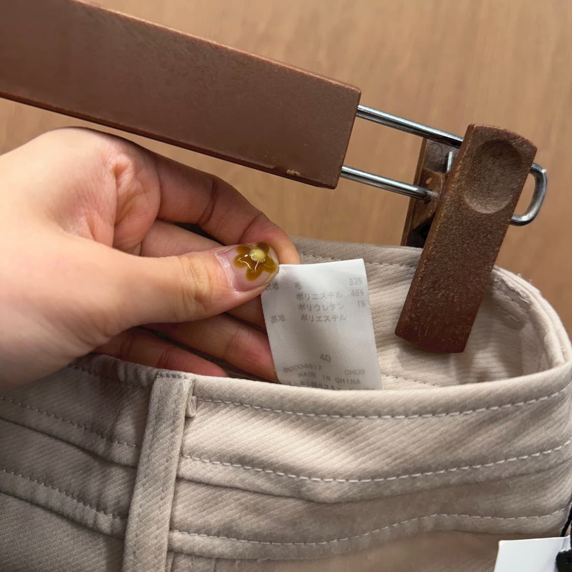 꾸레쥬 슬랙스 팬츠 후면 플랩 포켓 히든 지퍼 디테일 라이트 베이지 상품이미지7