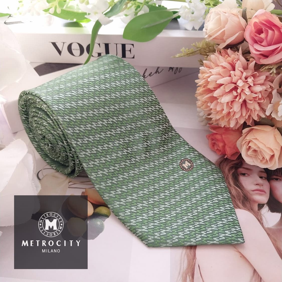 메트로시티 실크 그린 패턴 로고 넥타이 8.8cm A+등급 K1720
 상품이미지1