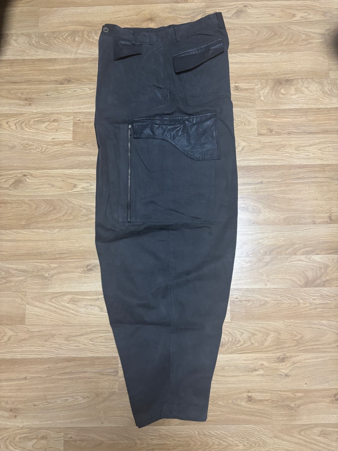 뉴치프시크 디피 오버랩 카고 와이드 팬츠 차콜 상품이미지3