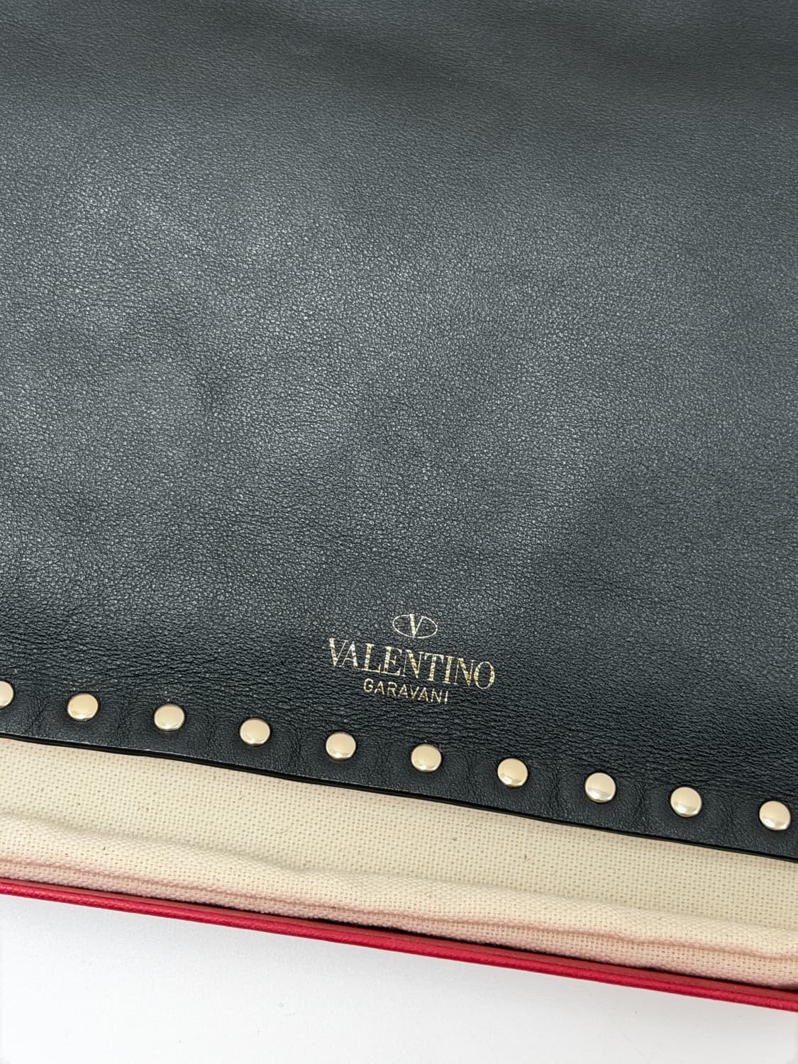 발렌티노 가라바니 락스터드 레더 클러치 상품이미지4