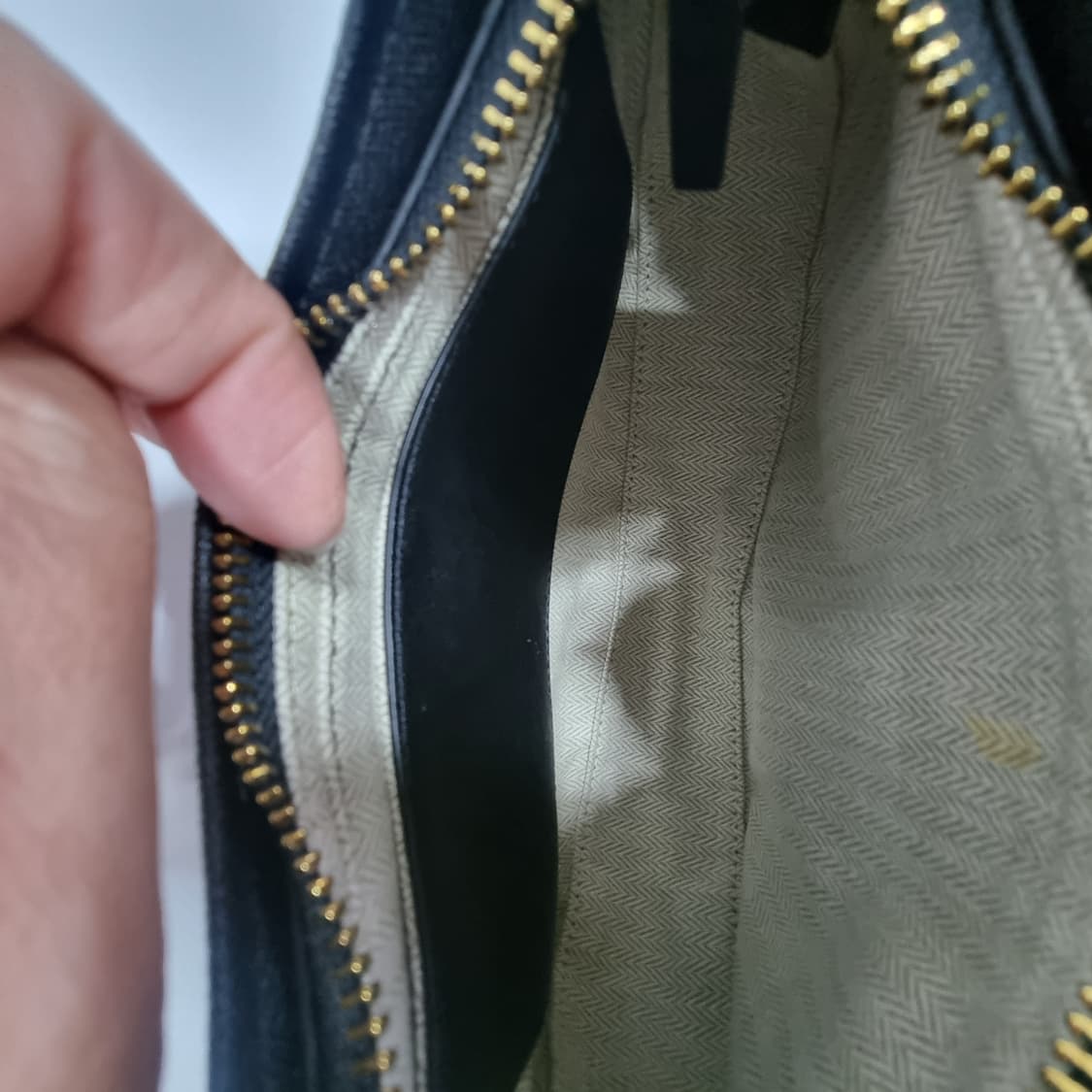토리버치 에머슨 하프문 사피아노 토트백 상품이미지6