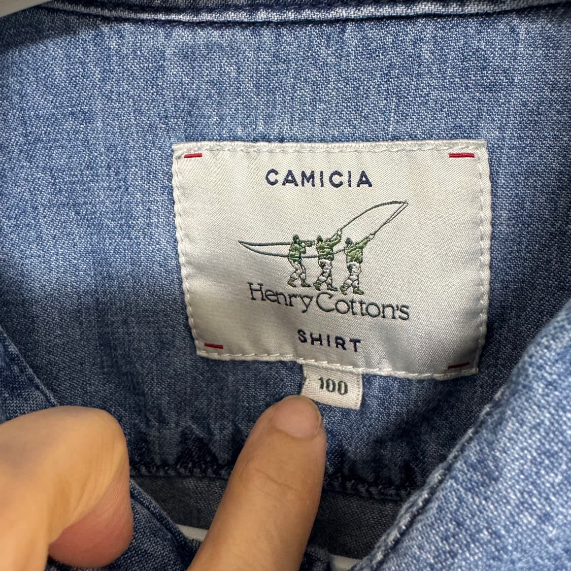 헨리코튼 데님 셔츠 100사이즈 상태좋고 예쁩니다. 상품이미지3