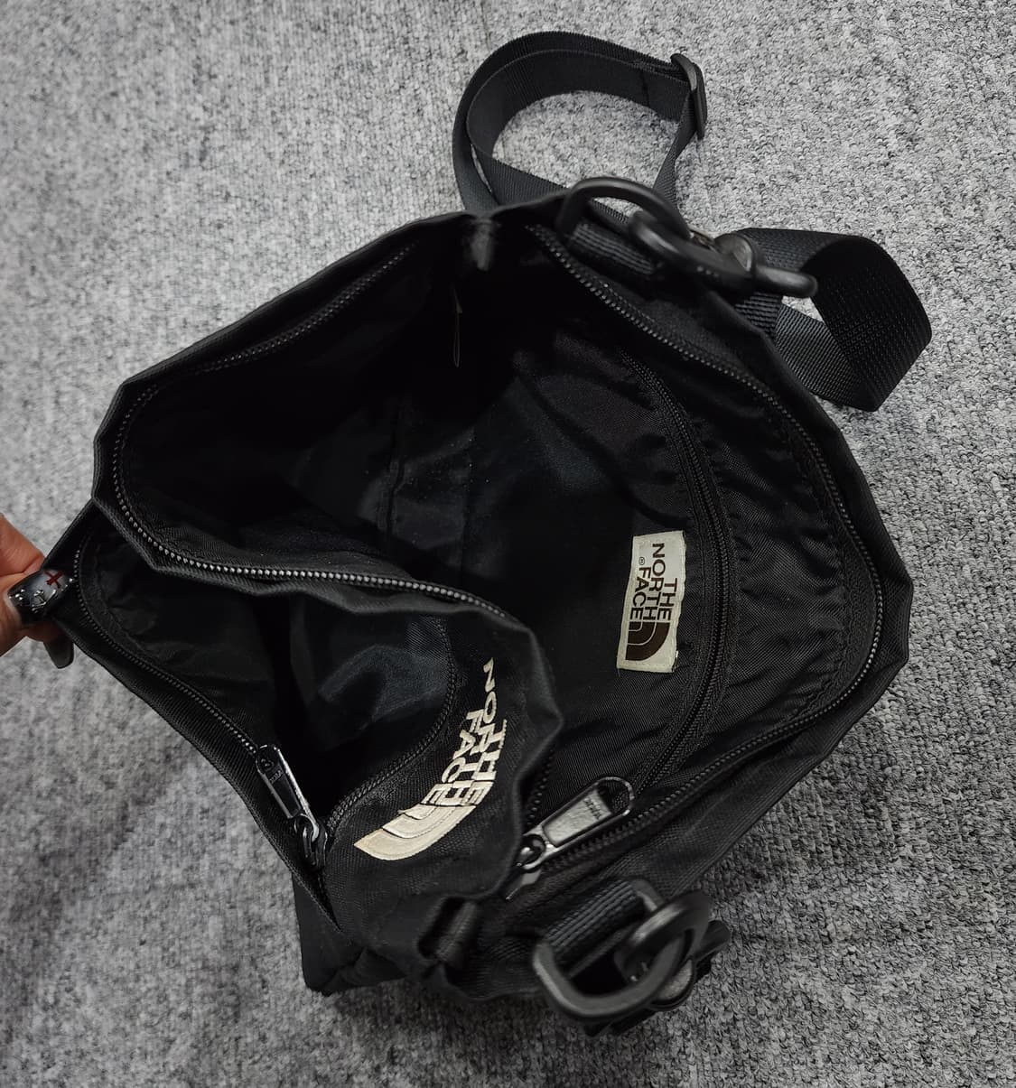 노스페이스 슬림 크로스백 가방 공용 상품이미지3