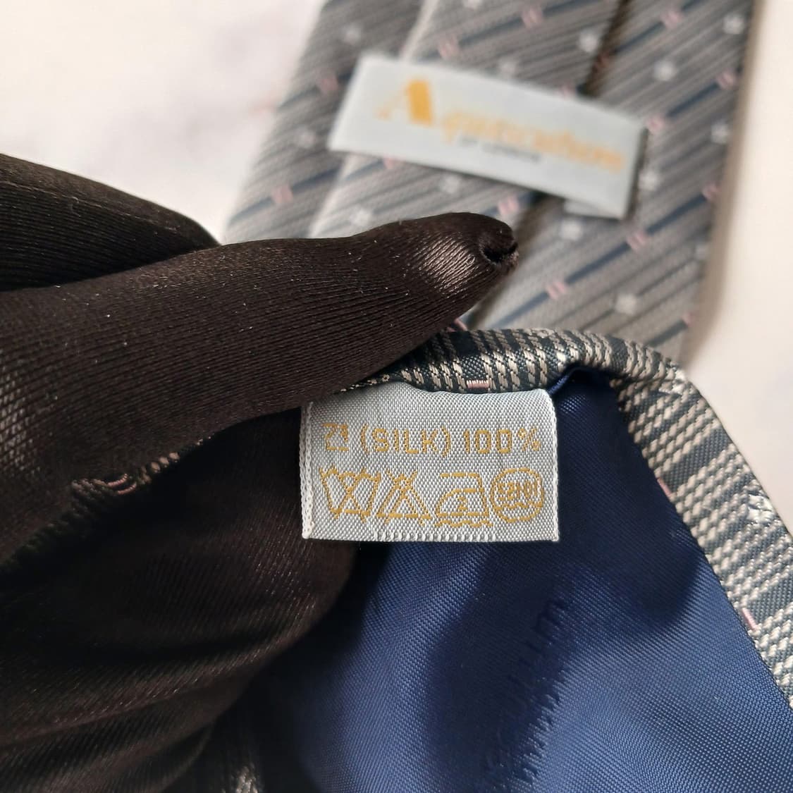 아쿠아스큐텀 실크 실버 패턴 넥타이 9.7cm B등급 e784
 상품이미지8