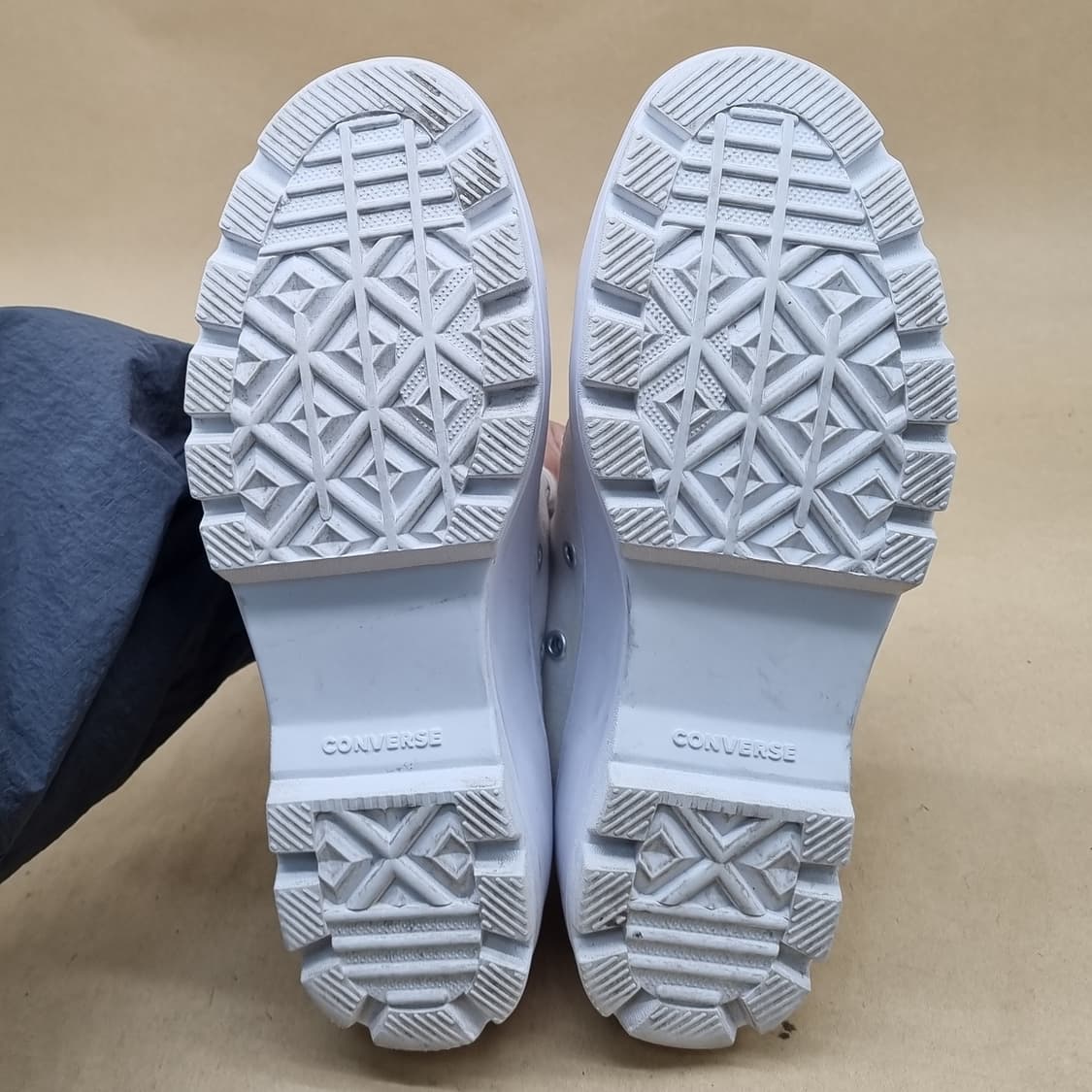 컨버스 척테일러 러기드 여성하이탑240 상품이미지3