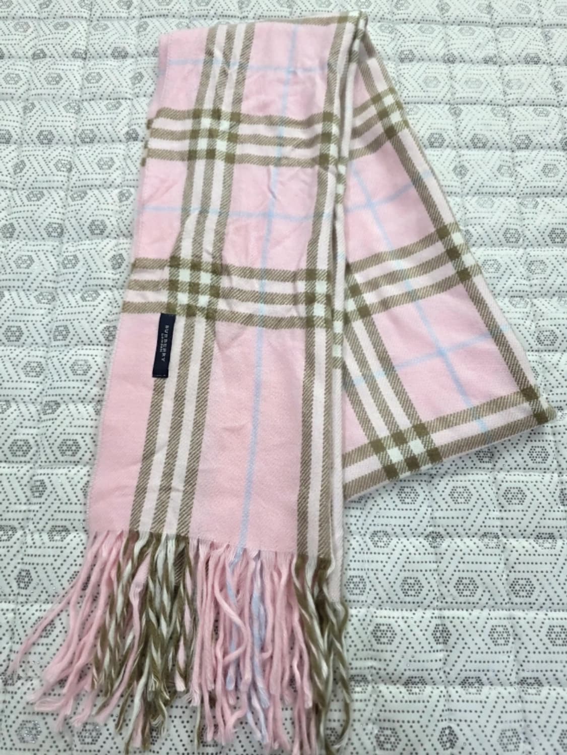 버버리 핑크 체크 머플러 상품이미지3