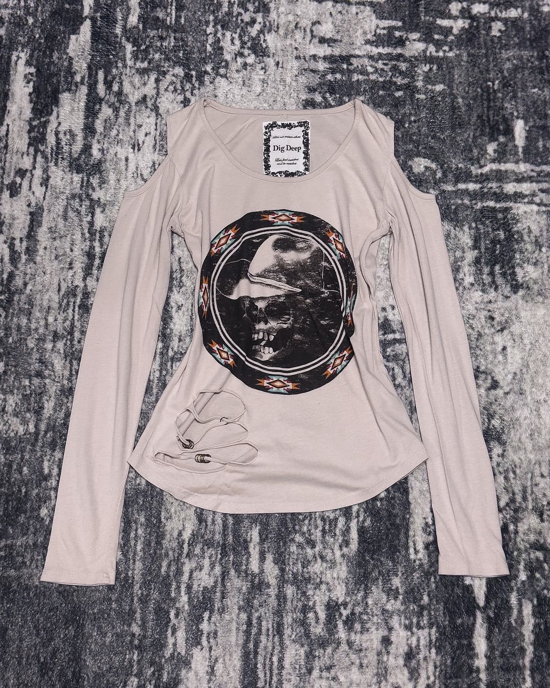 {Dig Deep} Skull Cold Shoulder L/S   상품이미지3