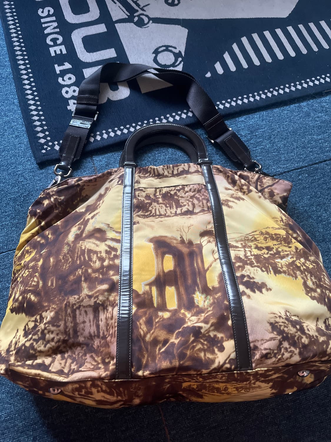 프라다 포코노 크로스백 상품이미지2