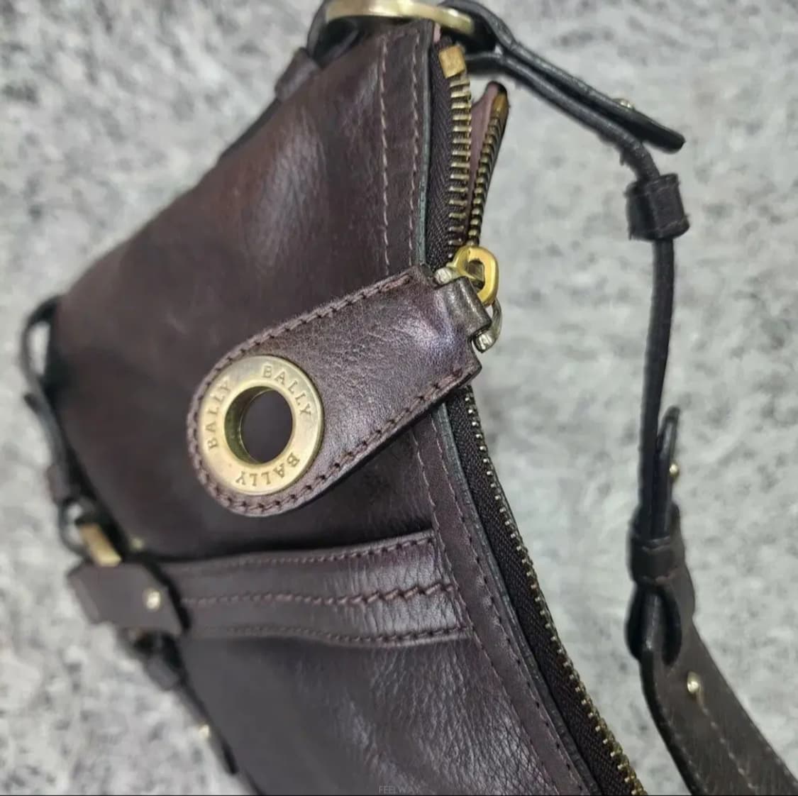 발리 레더 숄더백 상품이미지5