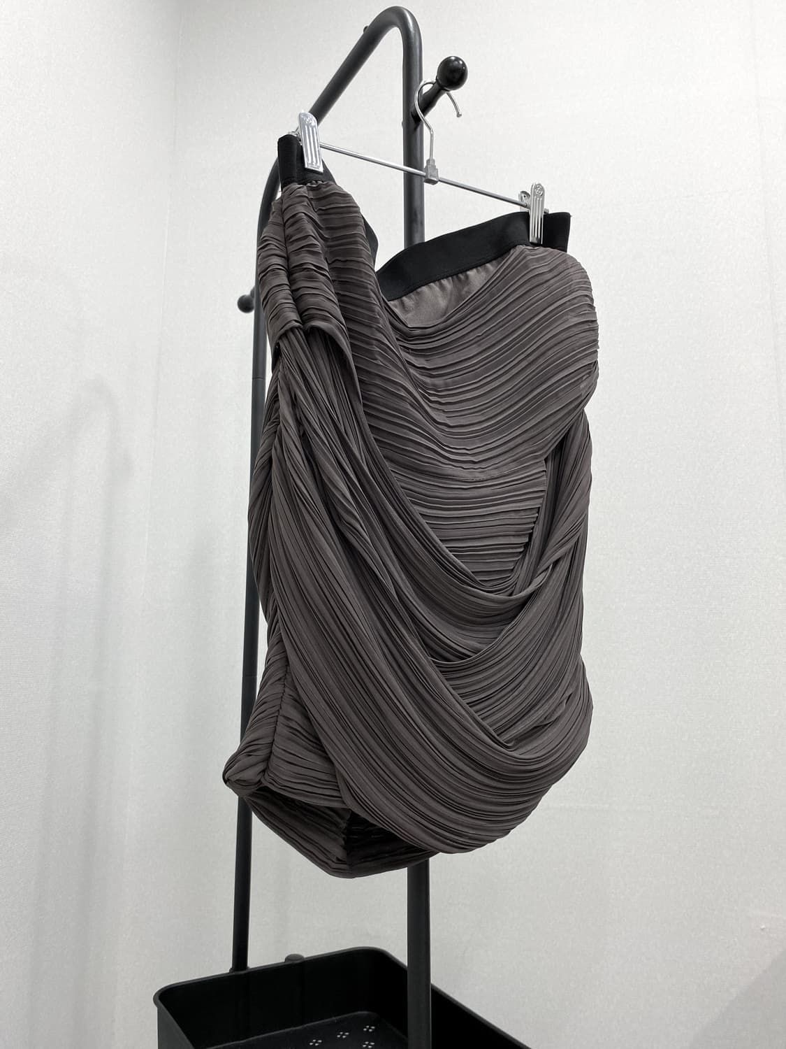 Glossy Pleated Drape Skirt 상품이미지1