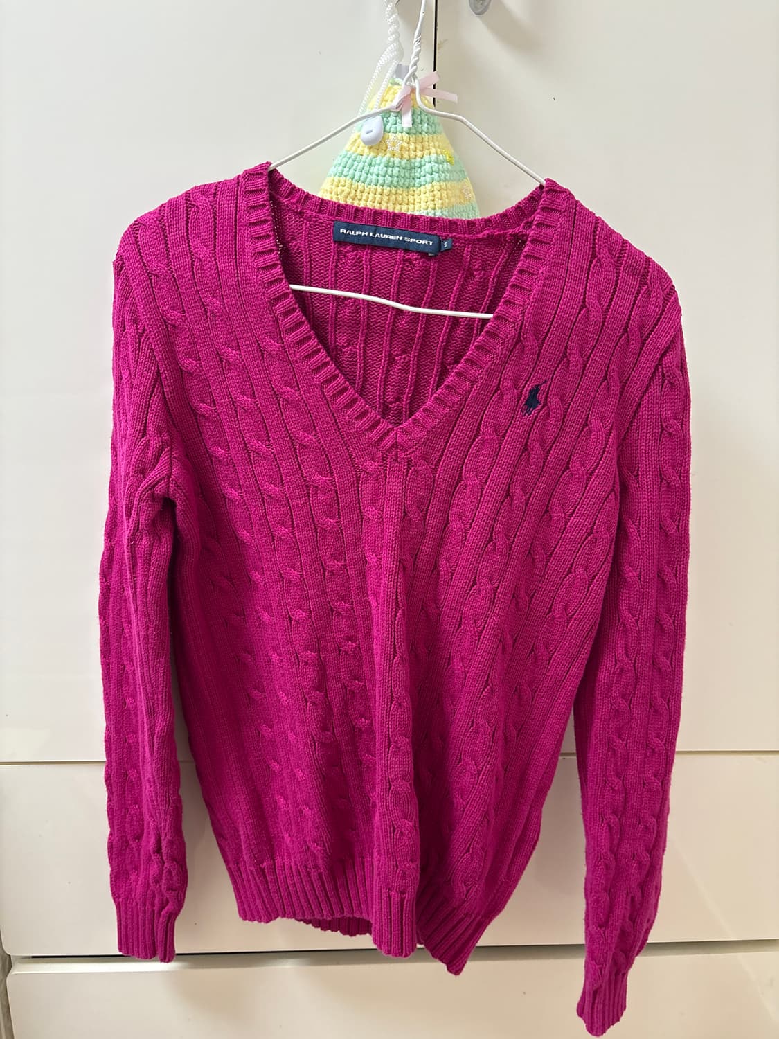 폴로 브이넥 니트 상품이미지1