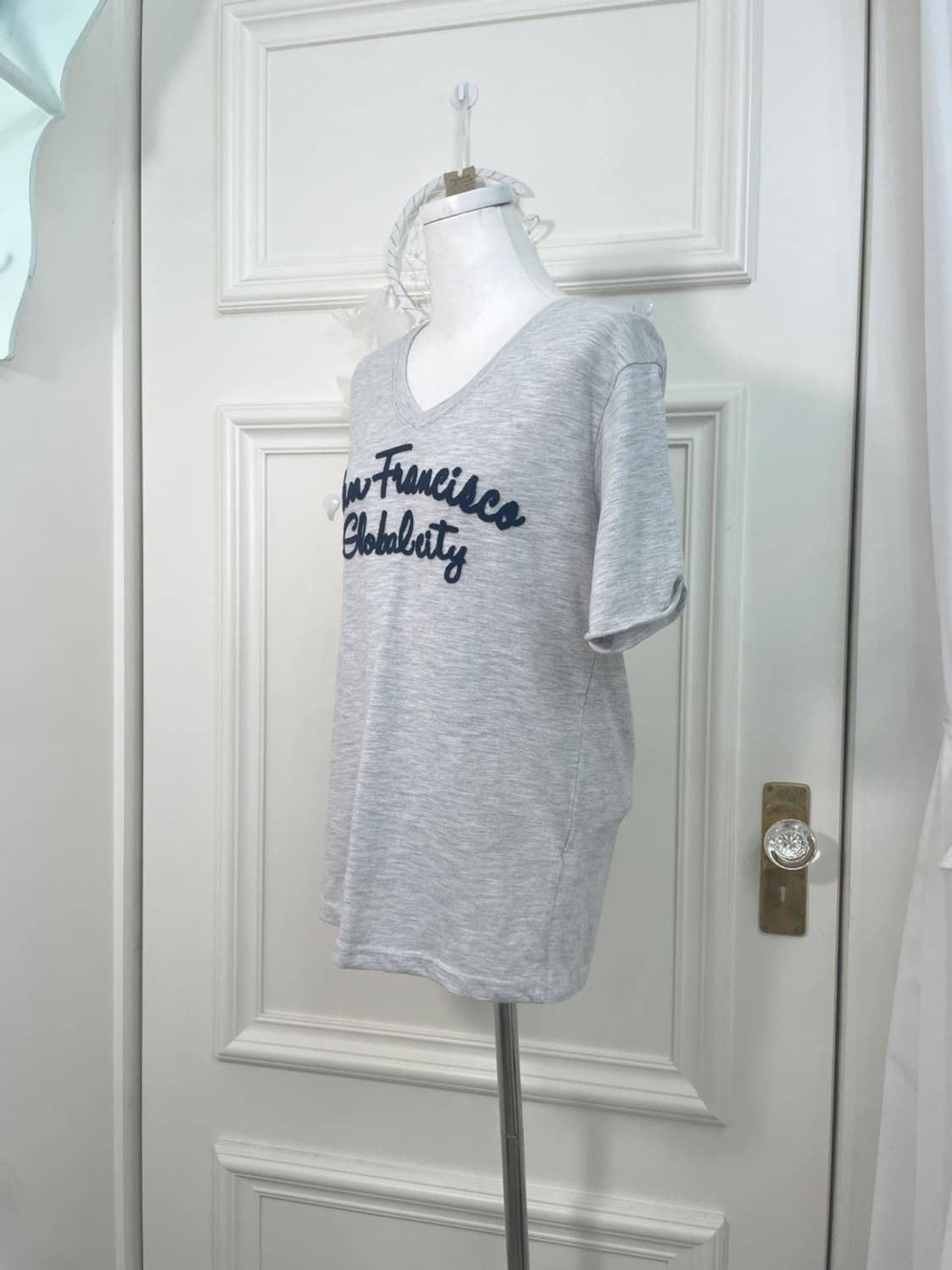 melange gray chain embroidery v-neck top 상품이미지2