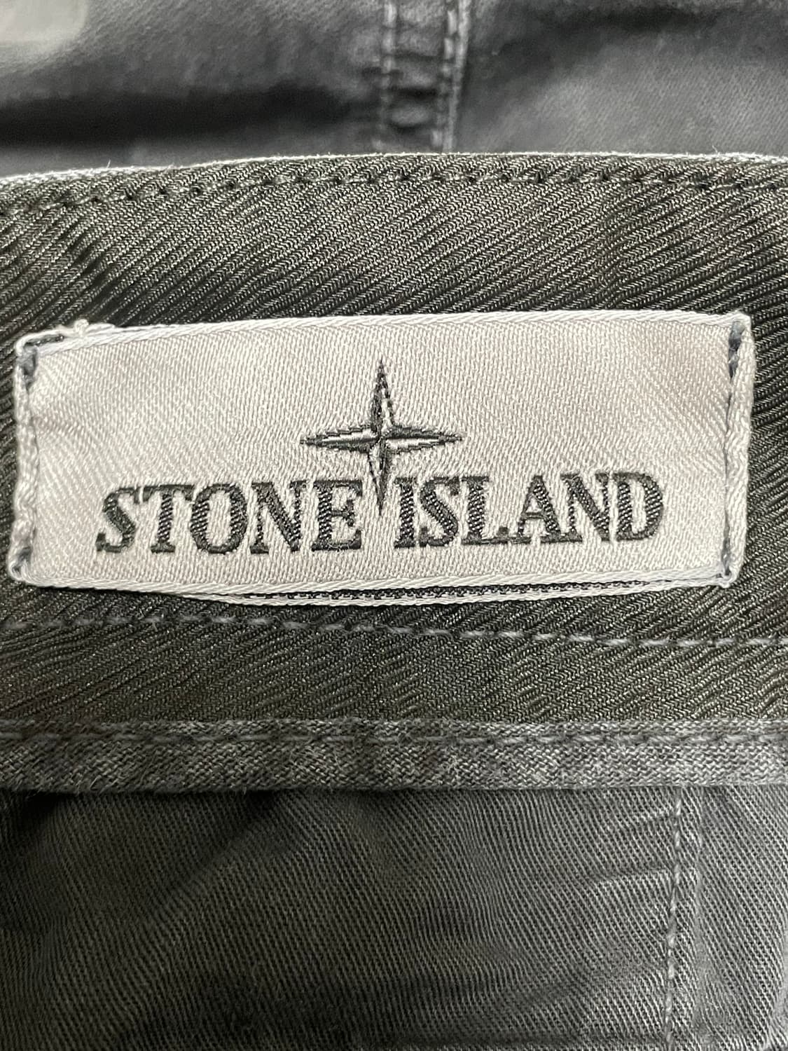 [ 31 ] 22ss 스톤아일랜드 와펜패치 카고팬츠 차콜 상품이미지3