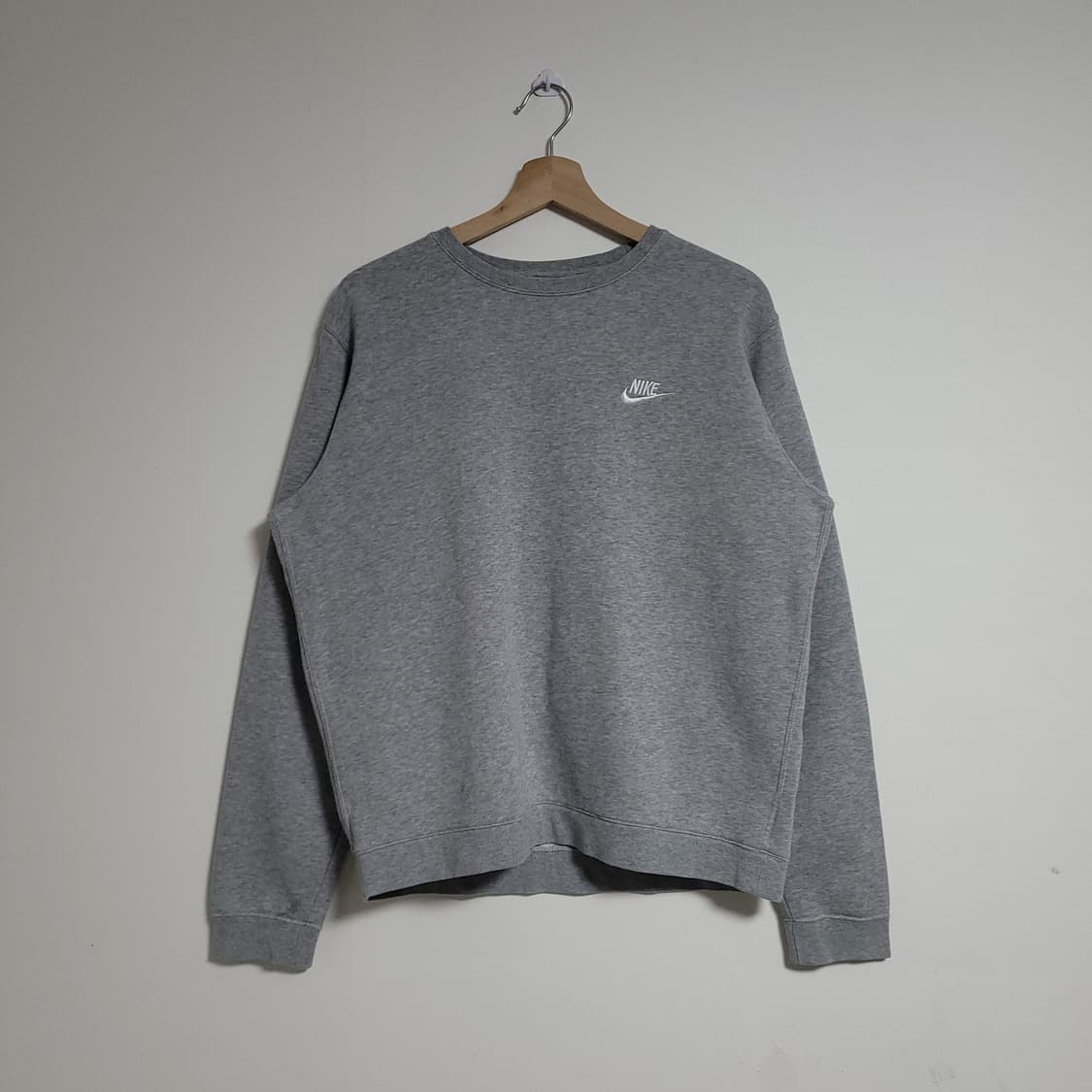 (L) NIKE 나이키 스우시 맨투맨 그레이 약기모 상품이미지1