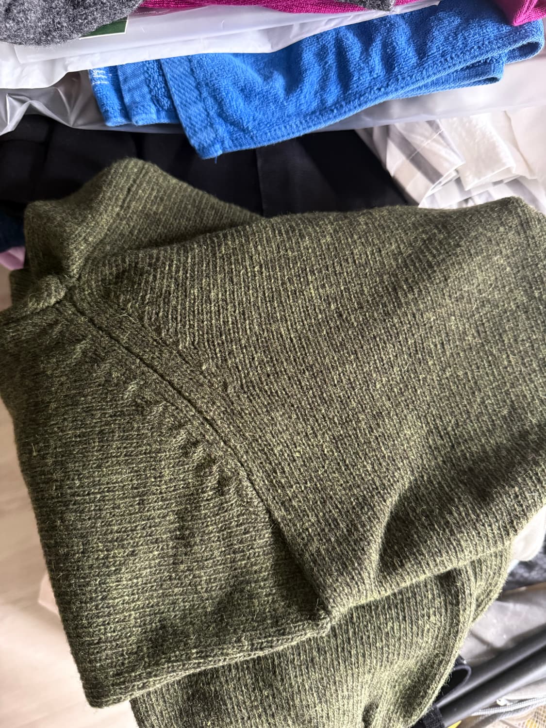 에토스 브이넥 크롭 가디건 상품이미지6