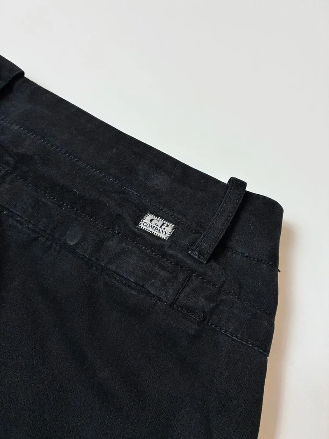 cp컴퍼니 22ss 가먼트다이 스트레치 새틴 렌즈 카고 팬츠 PN8519 상품이미지8