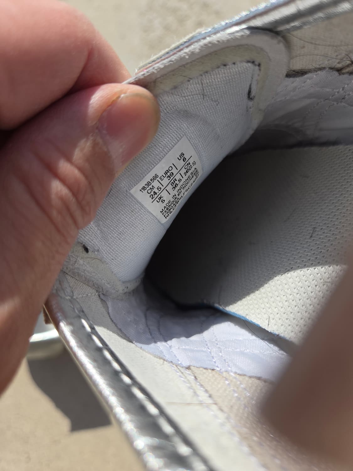 오니츠카 타이거 실버 스니커즈 245 상품이미지4