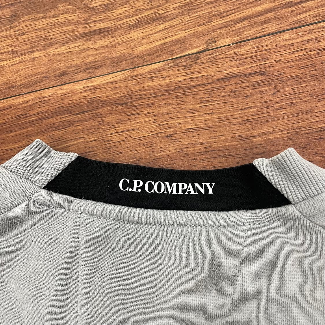 CP컴퍼니 맨투맨 상품이미지3