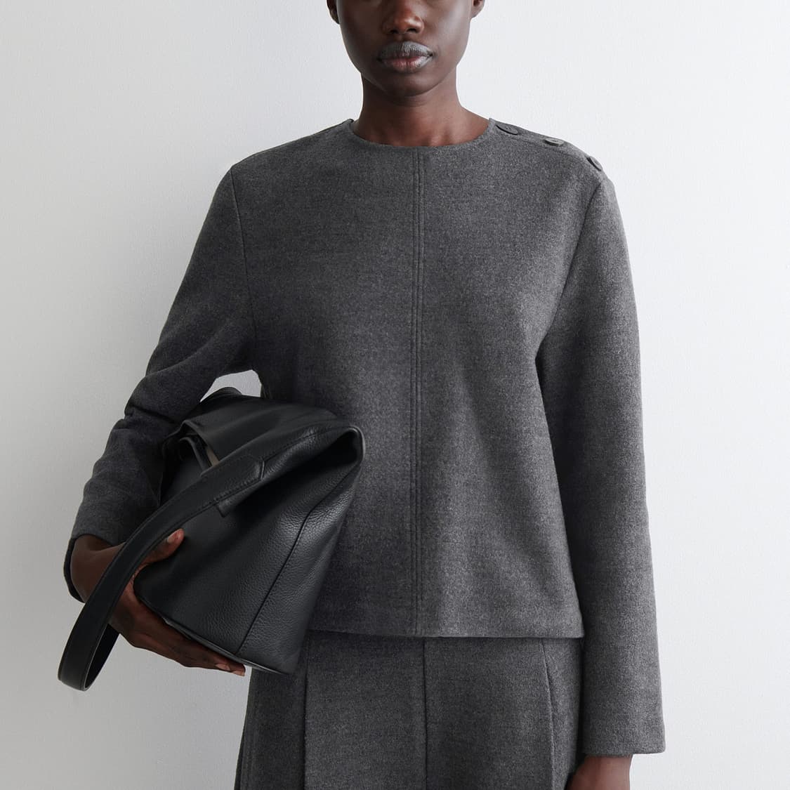 코스 COS 25 버튼 디테일 울 스웨트 셔츠 상품이미지1