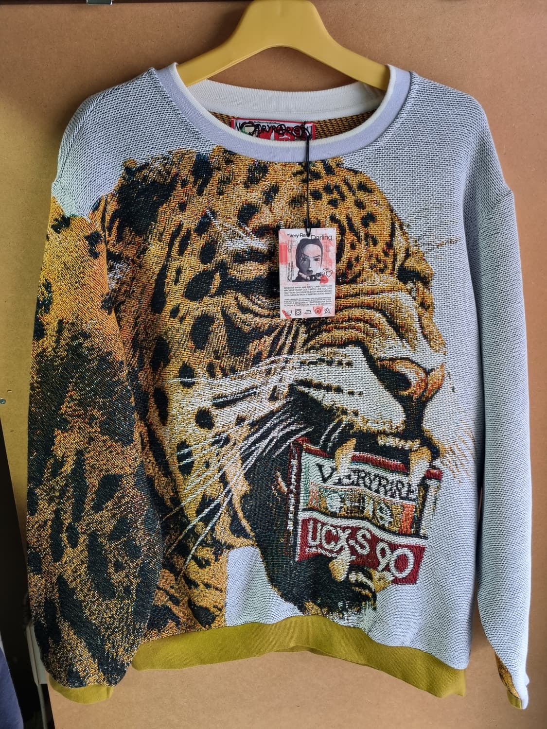 VERY RARE  맨투맨 새상품  상품이미지1