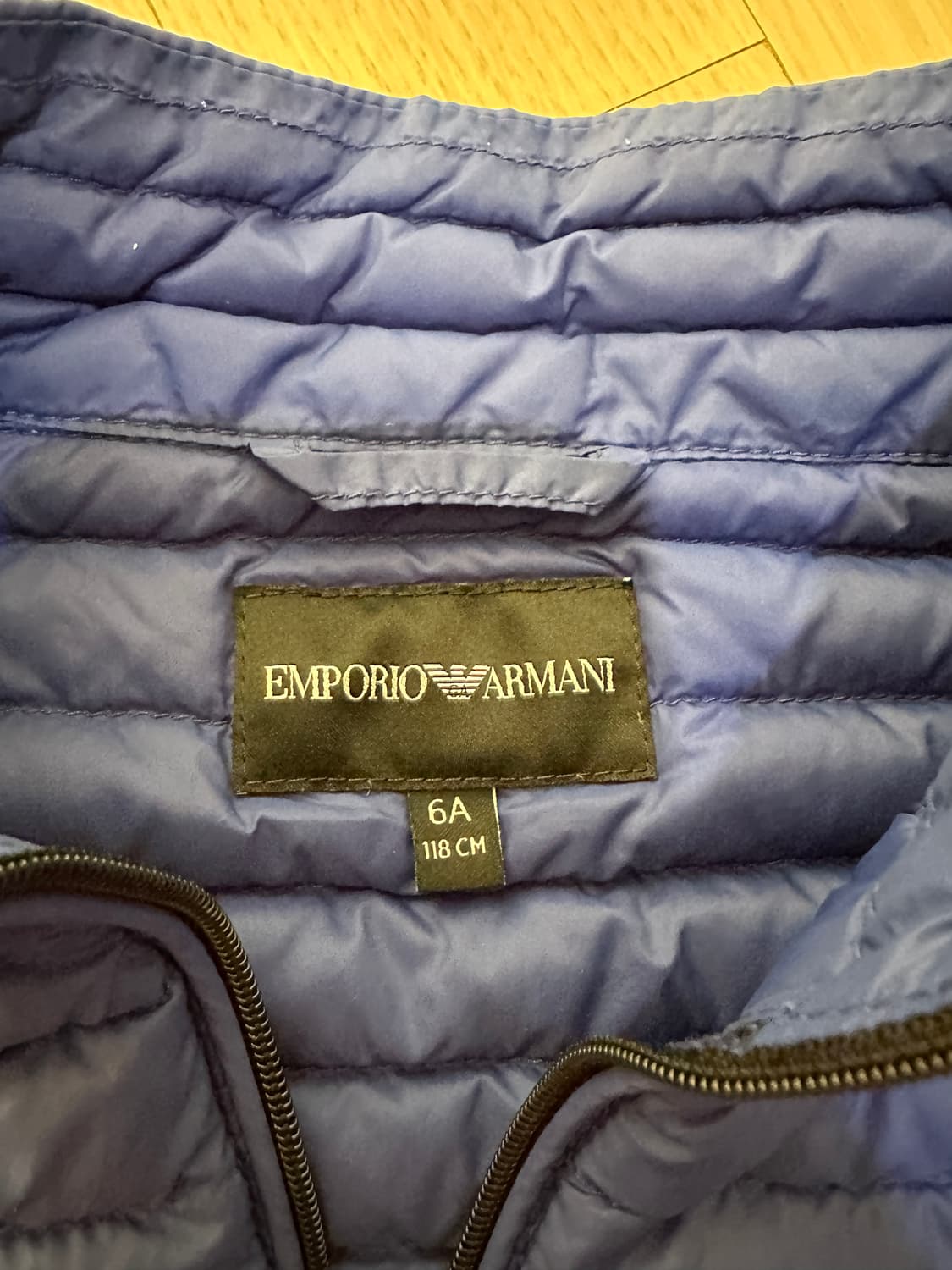 엠포리오아르마니 키즈 오리털 경량패딩자켓 로얄블루 6A 118cm 상품이미지2