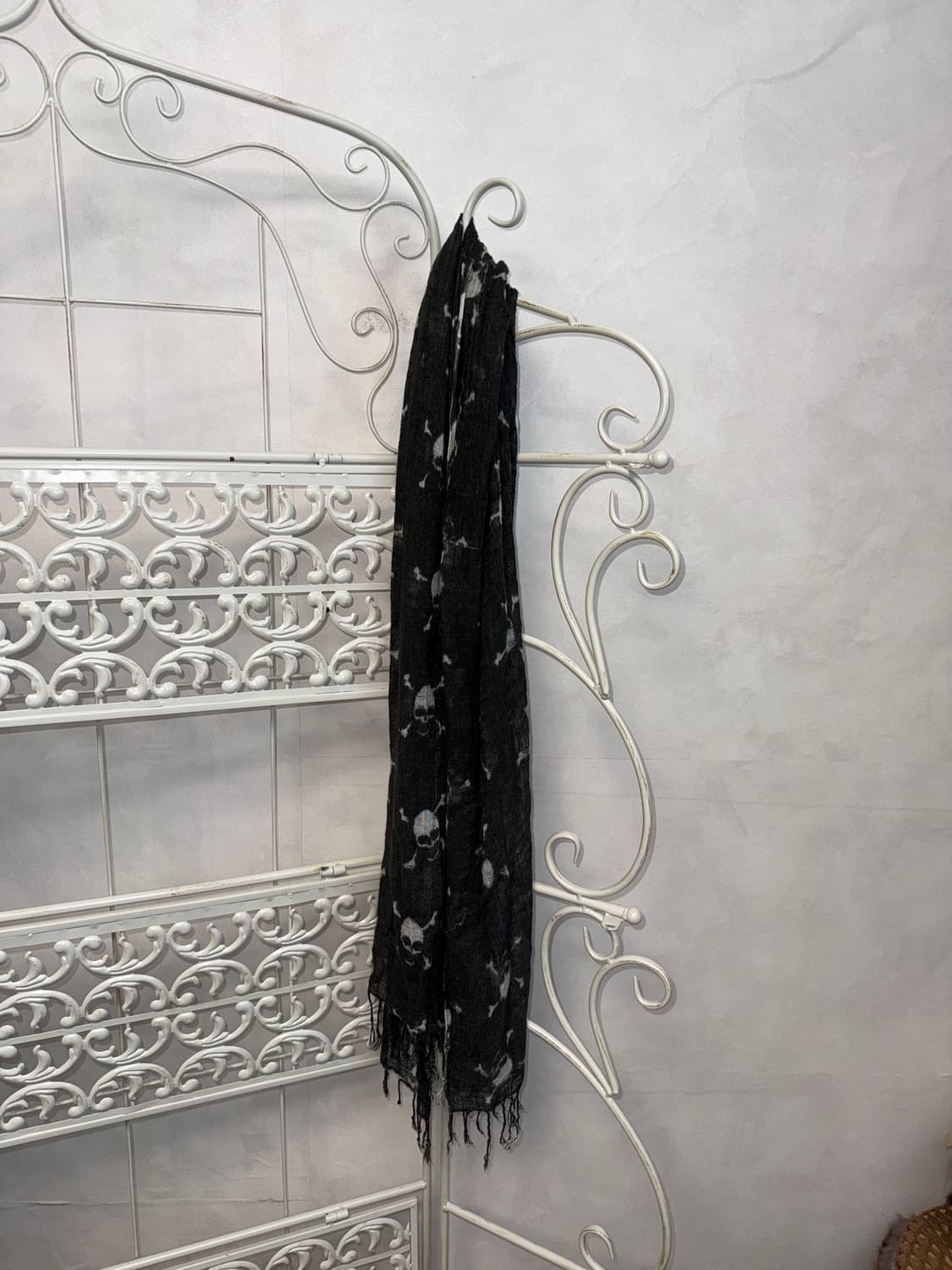 Black grunge skull linen scarf 상품이미지4