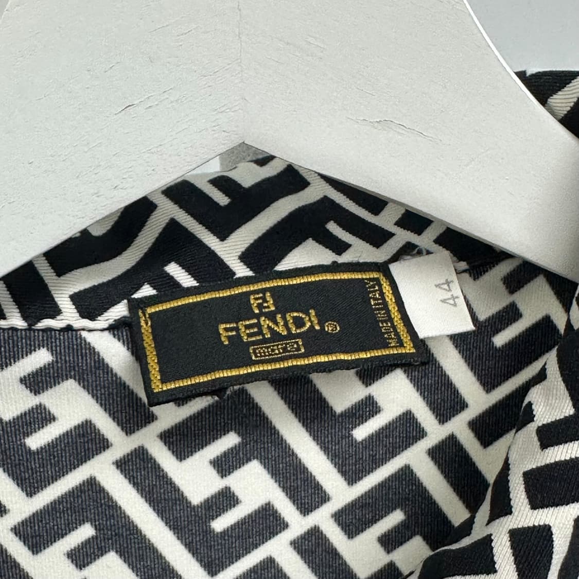 펜디 주카 로고 패턴 카라티 상품이미지6