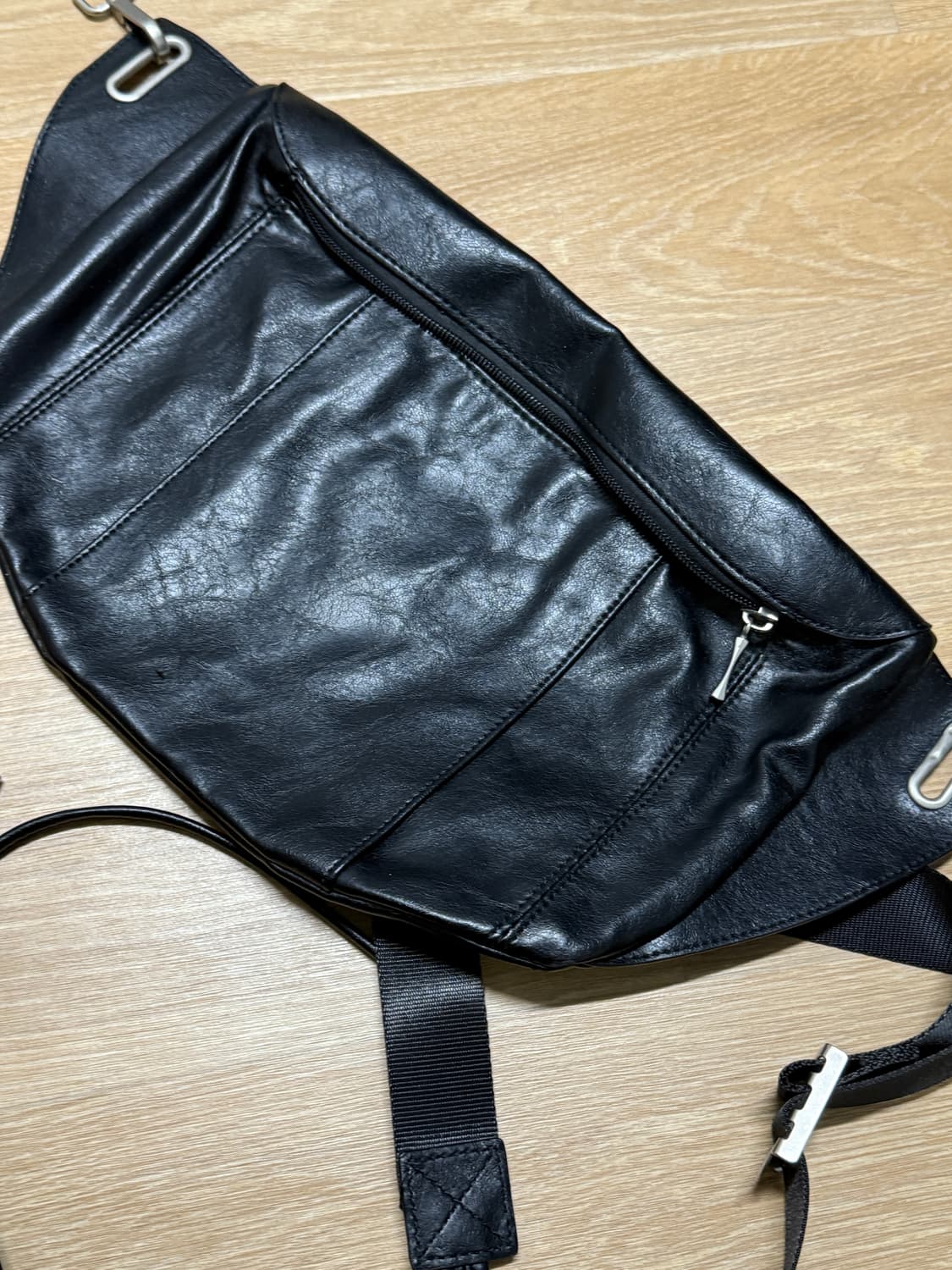 레더리 크랙드 스티치 슬링백 [BLACK] 상품이미지3