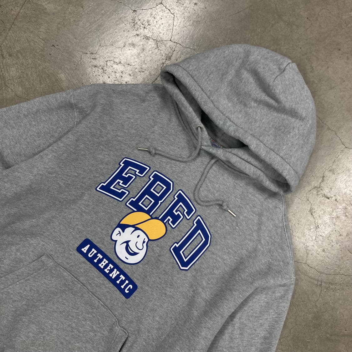 이벳필드 그레이 컬러 빅로고 후드티 상품이미지2