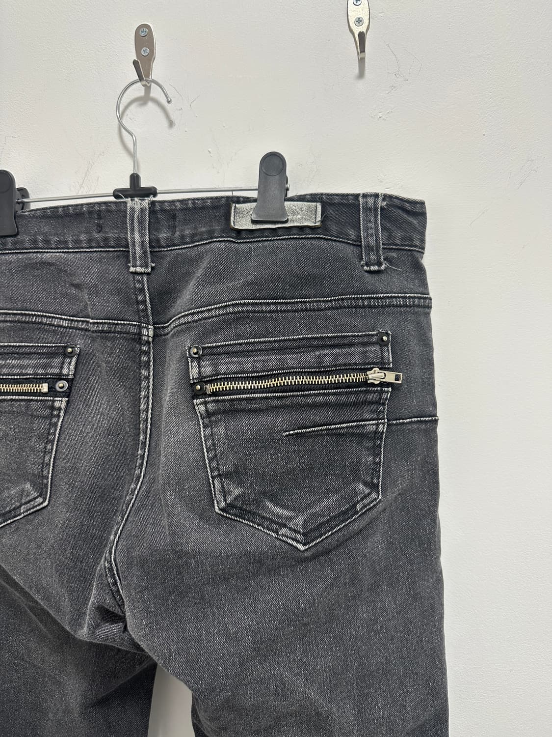 Back zipper detail gray washing jeans 상품이미지6