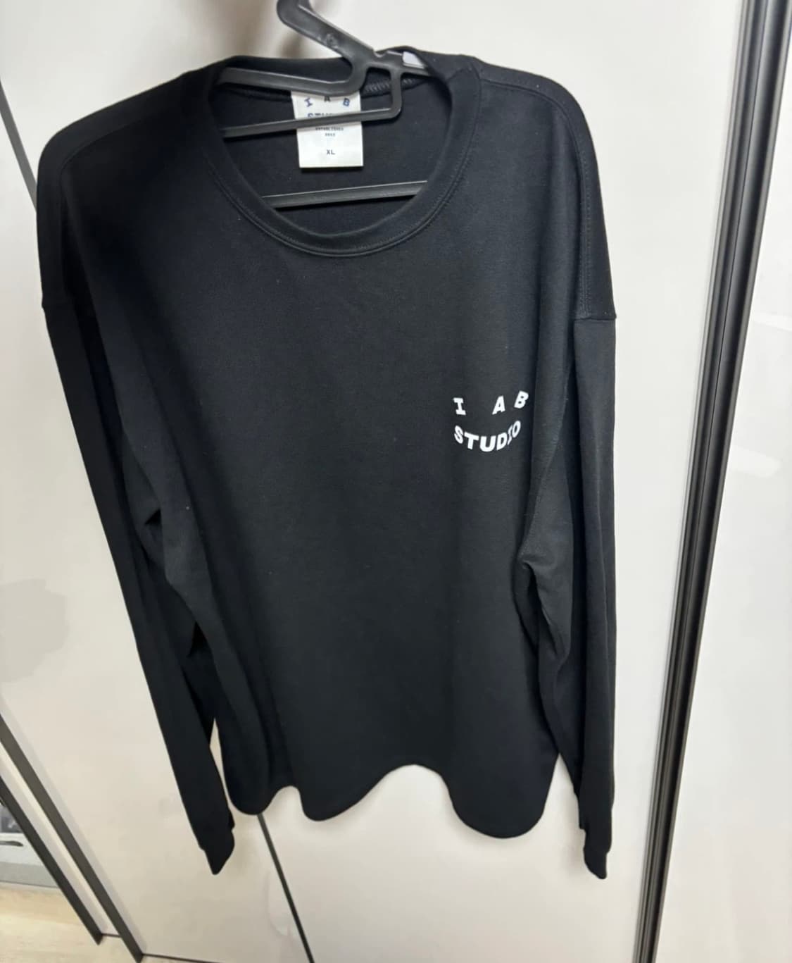 아이앱 스튜디오 롱슬리브 티셔츠 블랙 색상 XL 상품이미지1