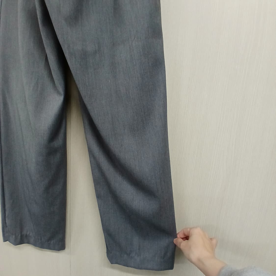 핏이 멋스러운 회색 와이드 주름 바지 상품이미지6