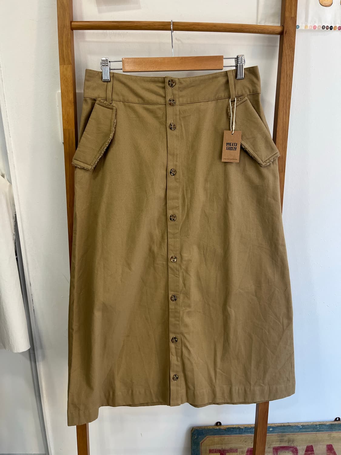 티티카카(TITICACA) 에스닉 자수 보아 서스펜더 롱스커트 상품이미지3